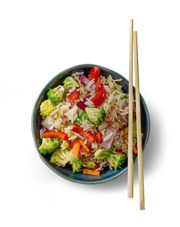 Téléchargez les photos : Bowl of fried rice with vegetables isolated on white background, top view - en image libre de droit
