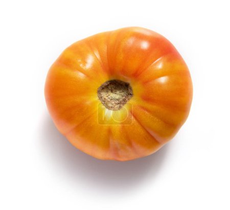 Téléchargez les photos : Tomate fraîche à l'ananas isolée sur fond blanc, vue de dessus - en image libre de droit