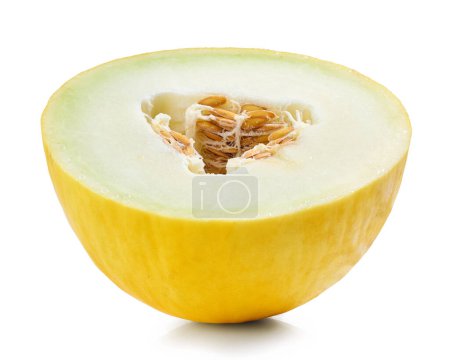 medio de melón jugoso maduro fresco aislado sobre fondo blanco