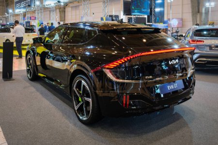 Téléchargez les photos : Lisbonne, Portugal - 12 mai 2023 : La voiture électrique Kia EV6 GT exposée à ECAR SHOW - Salon de l'automobile hybride et électrique - en image libre de droit