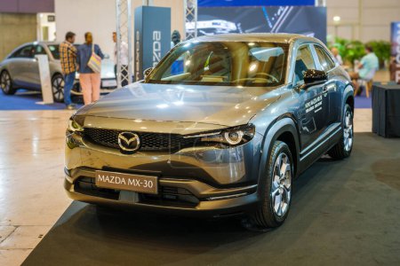 Téléchargez les photos : Lisbonne, Portugal - 12 mai 2023 : Mazda MX-30 voiture électrique exposée à ECAR SHOW - Salon de l'automobile hybride et électrique - en image libre de droit