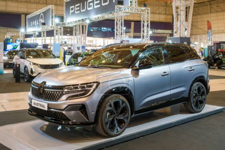 Téléchargez les photos : Lisbonne, Portugal - 12 mai 2023 : Renault Austral E-Tech hybride exposé à ECAR SHOW - Salon de l'automobile hybride et électrique - en image libre de droit