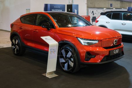 Foto de Lisboa, Portugal - 12 de mayo de 2023: Volvo C40 Recarga el automóvil eléctrico en exhibición en ECAR SHOW - Salón del Motor Híbrido y Eléctrico - Imagen libre de derechos