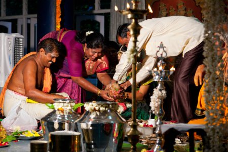 Téléchargez les photos : CHENNAI, INDIA - AUGUST 29: Indian (Tamil) Traditional Wedding Ceremony - en image libre de droit