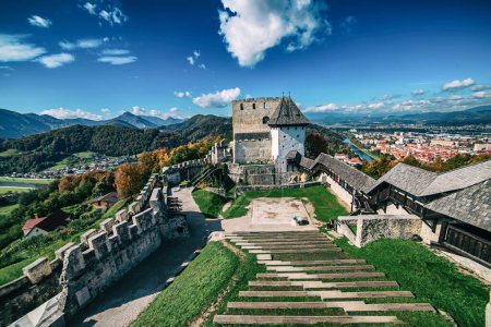 Antiguo castillo medieval en Celje, Eslovenia. Viajar fondo turístico al aire libre