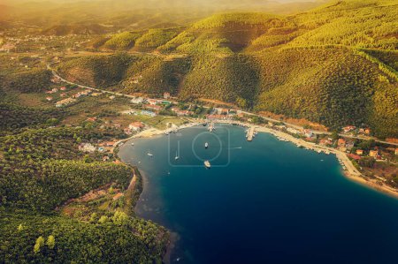 Foto de Halkidiki, Sitonia de Arriba, Grecia. Vista a Porto Koufo. Concepto de vacaciones de verano - Imagen libre de derechos