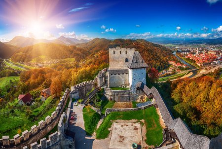 Antiguo castillo medieval en Celje, Eslovenia. Viajar fondo turístico al aire libre