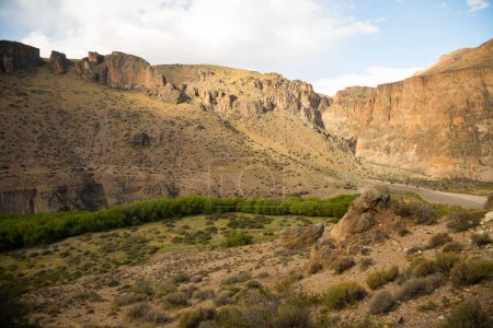 Blick auf die Landschaft des Pinturas River Canyons in der Provinz Santa Cruz in Argentinien