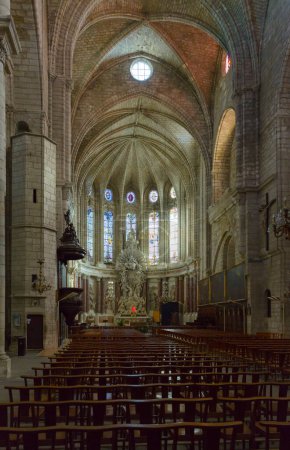 Intérieur de la cathédrale St Nazaire de Béziers située en France à l'intérieur