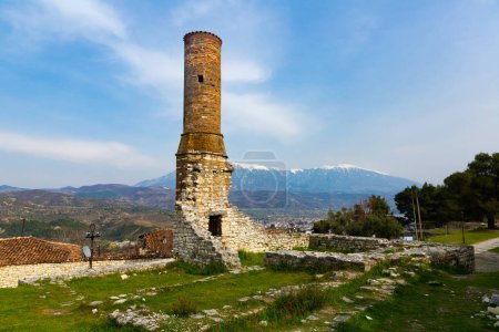 Überreste einer mittelalterlichen ottomanischen Roten Moschee außerhalb der Zitadelle innerhalb der Burg Berat, Albanien