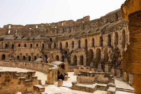 Vista del anfiteatro romano de El Jem en Djem, Túnez
