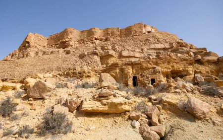 Ruinen von Ghorfas in der antiken Berbersiedlung Ksar Beni Barka, Tataouine, Tunesien