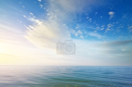Foto de Fondo de mar y cielo en el día. Composición natural. - Imagen libre de derechos