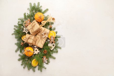 Foto de Decoración ecológica de Navidad. Navidad y Año Nuevo concepto de vacaciones, vista superior, espacio de copia - Imagen libre de derechos