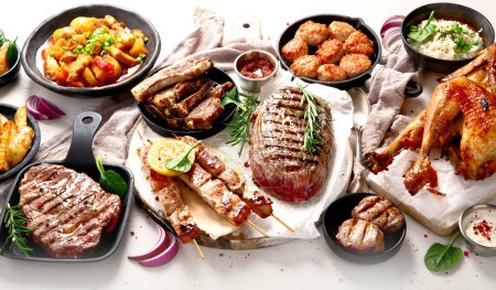 Téléchargez les photos : Meat main dishes. Plates of various meat. Non vegetarian food banner. - en image libre de droit
