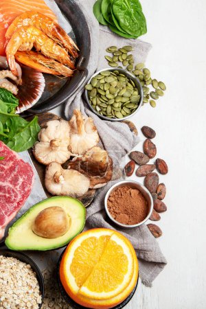 Téléchargez les photos : Foods High in Zinc for lowers cholesterol; reproduce health, boosts immune system. Healthy diet concept. Top view. Copy space. - en image libre de droit