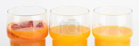 Téléchargez les photos : Fruit juices assortment on light background. Freshly made drinks. - en image libre de droit