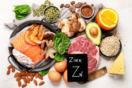 Lebensmittel mit hohem Zinkgehalt senken den Cholesterinspiegel, reproduzieren die Gesundheit und stärken das Immunsystem. Konzept für gesunde Ernährung. Ansicht von oben.