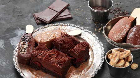 Foto de Chocolate desserts on dark background. Dessert table. - Imagen libre de derechos
