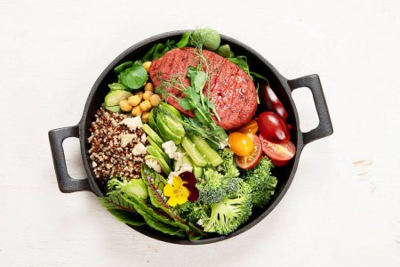 Foto de Healthy vegetarian and vegan dish with vitamins, antioxidants, protein on light background. - Imagen libre de derechos