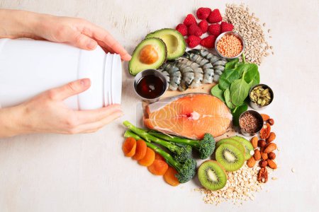 Foto de Conjunto de alimentos ricos en vitamina E. Concepto de saludable. Vista superior - Imagen libre de derechos
