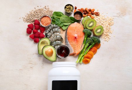 Téléchargez les photos : Ensemble d'aliments riches en vitamine E. Concept de santé. Vue du dessus - en image libre de droit