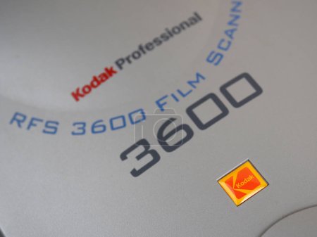 Foto de Garham, Alemania - 9 de noviembre de 2022: Kodak Professional RFS 3600 escáner de película. El dispositivo está diseñado para escanear negativos y diapositivas. - Imagen libre de derechos