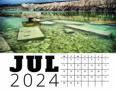 Foto de Imprimir plantilla de calendario 2024 mes de julio con la ilustración del paisaje de la naturaleza de Crimea. Diseño de cepilladora para uso personal y empresarial - Imagen libre de derechos