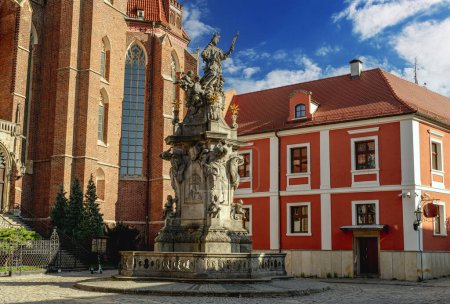 Foto de Wroclaw, Polonia hito Ostrow Tumski isla y Catedral de San Juan Bautista torres - Imagen libre de derechos