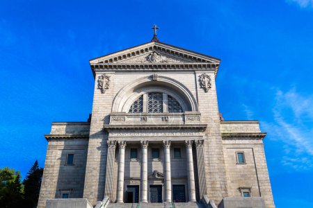 Téléchargez les photos : Oratoire Saint-Joseph à Montréal par une journée ensoleillée, Québec, Canada - en image libre de droit