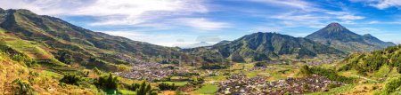 Téléchargez les photos : Panorama de la montagne du Sindoro, Java central, Indonésie - en image libre de droit