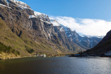 Téléchargez les photos : Sognefjord en Norvège par une journée ensoleillée - en image libre de droit