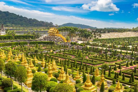 Téléchargez les photos : Nong Nooch Jardin botanique tropical, Pattaya, Thaïlande par une journée ensoleillée - en image libre de droit