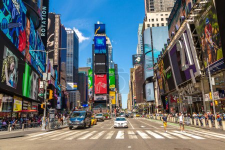 Téléchargez les photos : NEW YORK CITY, USA - 15 MARS 2020 : Times Square est un symbole de New York, USA - en image libre de droit