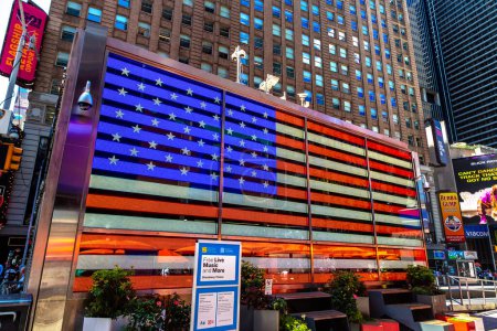 Foto de NUEVA YORK CITY, Estados Unidos - 15 de marzo de 2020: Estación de reclutamiento de las fuerzas armadas de Estados Unidos en Times Square, Nueva York, Estados Unidos - Imagen libre de derechos