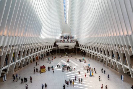 Téléchargez les photos : NEW YORK CITY, USA - 29 MARS 2020 : Hub de transport Oculus au World Trade Center de New York, NY, USA - en image libre de droit