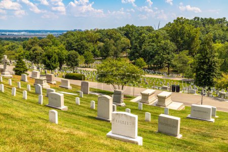 Foto de WASHINGTON DC, Estados Unidos - 29 de marzo de 2020: Cementerio Nacional de Arlington en Washington DC, Estados Unidos - Imagen libre de derechos