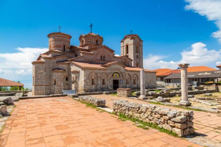 Téléchargez les photos : Eglise de Saint Panteleimon à Ohrid par une belle journée d'été, République de Macédoine - en image libre de droit