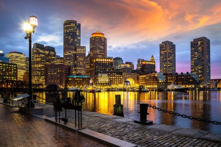 Foto de Vista panorámica del paisaje urbano de Boston en Fan Pier Park - Imagen libre de derechos