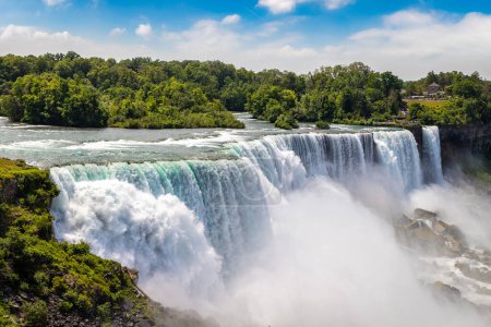 Téléchargez les photos : Vue des chutes américaines aux chutes Niagara, États-Unis, du côté américain - en image libre de droit