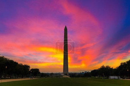 Téléchargez les photos : Washington Monument au coucher du soleil à Washington DC, États-Unis - en image libre de droit