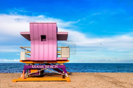 Téléchargez les photos : Tour de sauvetage à South Beach, Miami Beach par une journée ensoleillée, Floride - en image libre de droit
