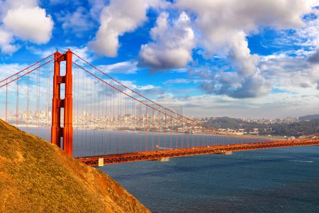 Téléchargez les photos : Vue panoramique du Golden Gate Bridge à San Francisco, Californie, USA - en image libre de droit