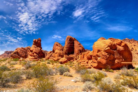 Foto de Seven Sisters rocas en Valley of Fire State Park en un día soleado, Nevada, EE.UU. - Imagen libre de derechos