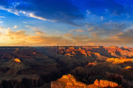 Téléchargez les photos : Parc national du Grand Canyon à Powell Point au coucher du soleil, Arizona, USA - en image libre de droit