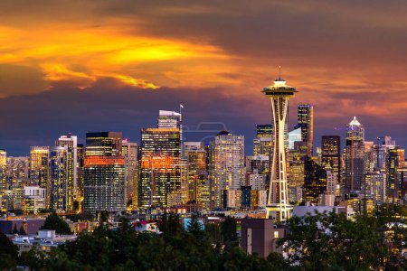 Panoramablick auf Seattle bei Nacht, Washington, USA