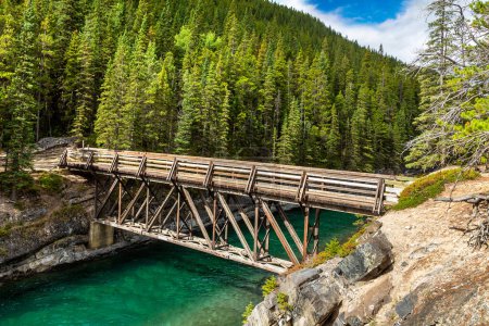 Téléchargez les photos : Pont au canyon Stewart au lac Minnewanka dans le parc national Banff, Canada - en image libre de droit