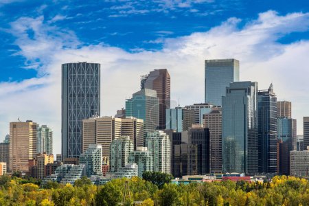 Vista panorámica de Calgary en un día soleado, Canadá