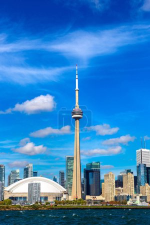Téléchargez les photos : Vue panoramique du paysage urbain de Toronto par une journée ensoleillée, Ontario, Canada - en image libre de droit