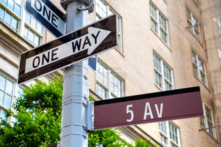 Téléchargez les photos : One way and Fifth Avenue street sign in New York City, NY, USA - en image libre de droit